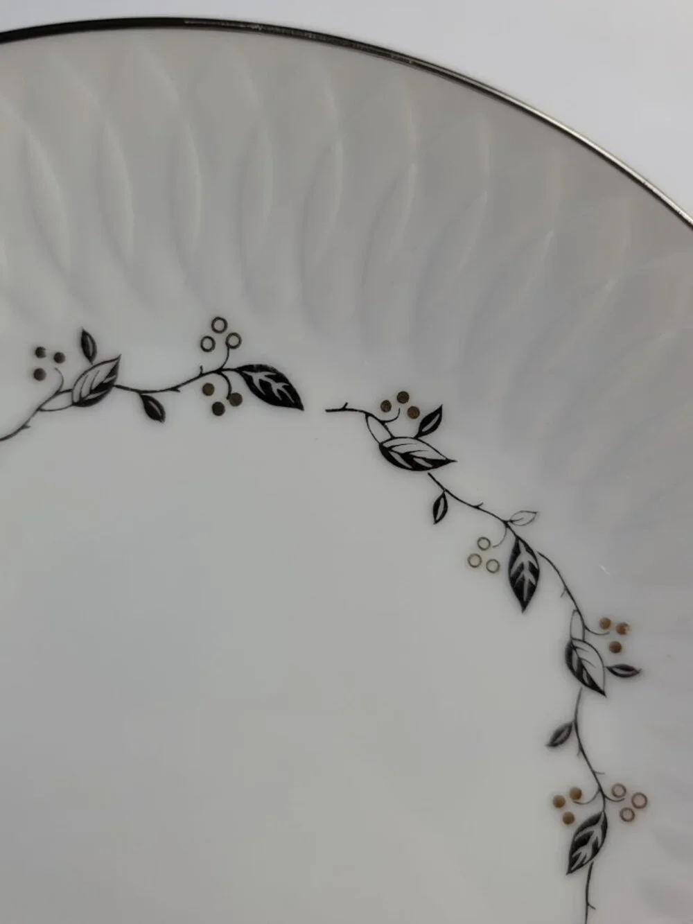 FOUR Sango Carillon Bread Plates White Gold Berries Platinum Leaves